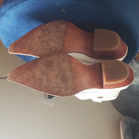 Boots - Picture 4 of 4